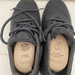 Black Allbirds size 8 - near perfect condition!
